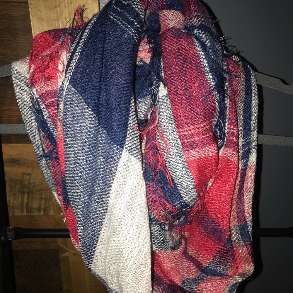 Maurices scarf